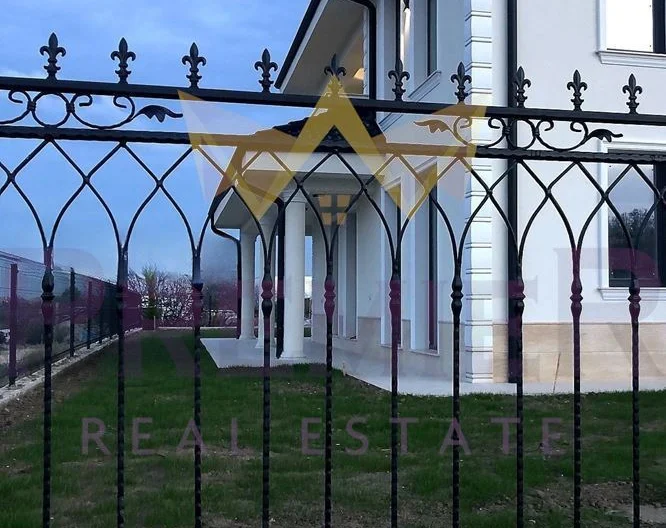 Самостоятелна къща в с. Белащица, обл. Пловдив - - снимка 3 - Имоти Премиер