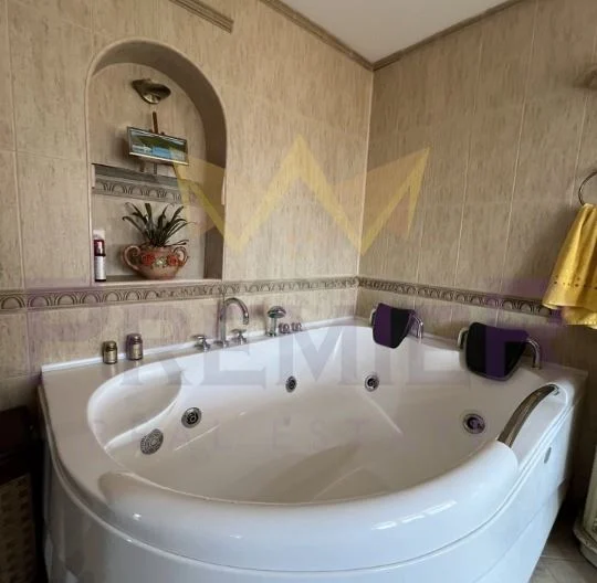 Самостоятелна луксозно обзаведена къща – м-т Траката, гр. Варна -  - снимка 11 - Имоти Премиер