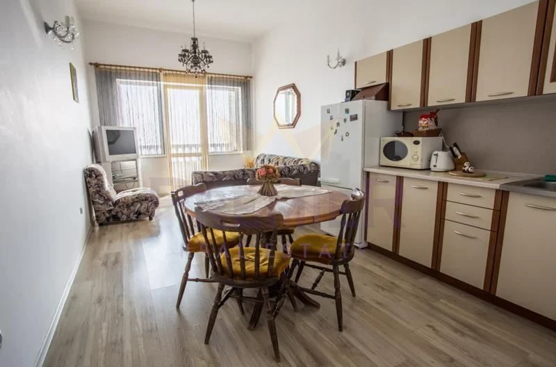 Самостоятелна луксозно обзаведена къща – м-т Траката, гр. Варна -  - снимка 11 - Имоти Премиер