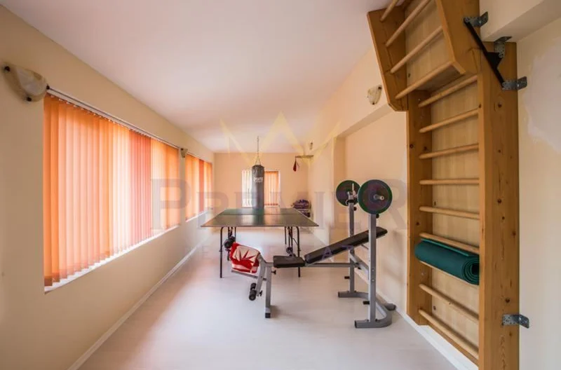 Самостоятелна луксозно обзаведена къща – м-т Траката, гр. Варна -  - снимка 19 - Имоти Премиер