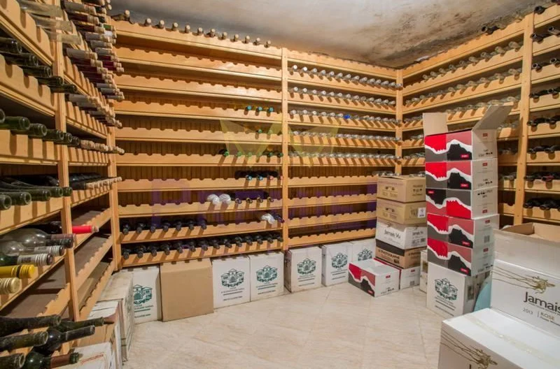 Самостоятелна луксозно обзаведена къща – м-т Траката, гр. Варна -  - снимка 20 - Имоти Премиер