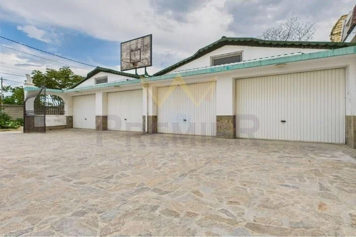 Самостоятелна луксозно обзаведена къща – м-т Траката, гр. Варна -  - снимка 21 - Имоти Премиер