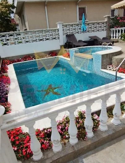 Самостоятелна луксозно обзаведена къща – м-т Траката, гр. Варна -  - снимка 4 - Имоти Премиер