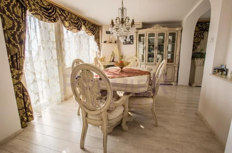 Самостоятелна луксозно обзаведена къща – м-т Траката, гр. Варна -  - снимка 8 - Имоти Премиер