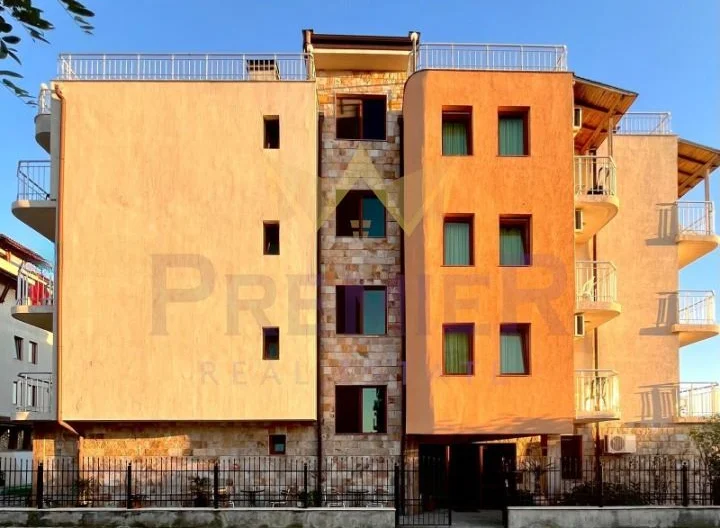 Семеен хотел в град Приморско -  - снимка 1 - Имоти Премиер