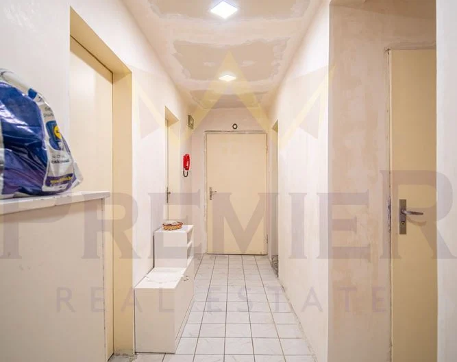 Широк Тристаен Апартамент до Окръжна Болница и Лидъл! -  - снимка 12 - Имоти Премиер