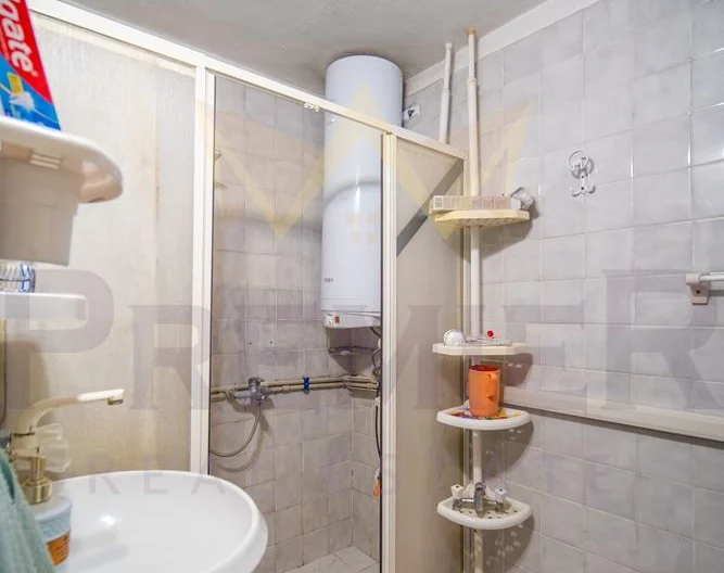 Широк Тристаен Апартамент до Окръжна Болница и Лидъл! -  - снимка 9 - Имоти Премиер