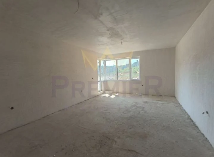 Слънчев Тристаен с Опция за Паркомясто // кв. Аспарухово -  - снимка 1 - Имоти Премиер