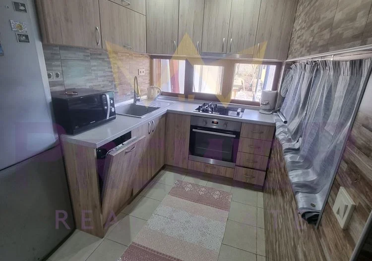 СЛЕД РЕМОНТ НОВО ОБЗАВЕЖДАНЕ КЪЩА С ДВОР ТРИ ГАРАЖА -  - снимка 12 - Имоти Премиер