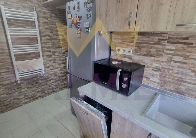 СЛЕД РЕМОНТ НОВО ОБЗАВЕЖДАНЕ КЪЩА С ДВОР ТРИ ГАРАЖА -  - снимка 13 - Имоти Премиер