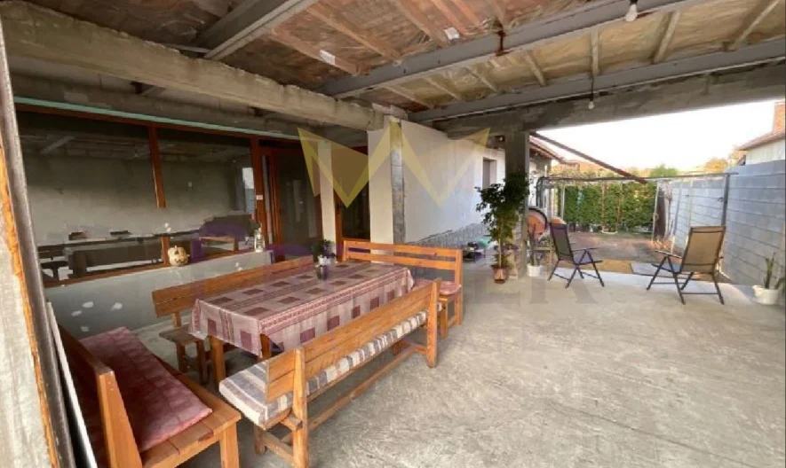 СЛЕД РЕМОНТ НОВО ОБЗАВЕЖДАНЕ КЪЩА С ДВОР ТРИ ГАРАЖА -  - снимка 15 - Имоти Премиер