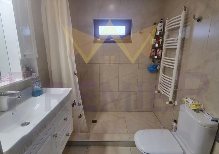 СЛЕД РЕМОНТ НОВО ОБЗАВЕЖДАНЕ КЪЩА С ДВОР ТРИ ГАРАЖА -  - снимка 9 - Имоти Премиер