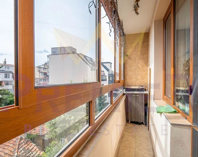 Spacious four-room apartment with parking space, 5 balconies and 3 bathrooms in the Zimno Kino Trakia district, Varna -  - snimka 4 - Imoti Premier