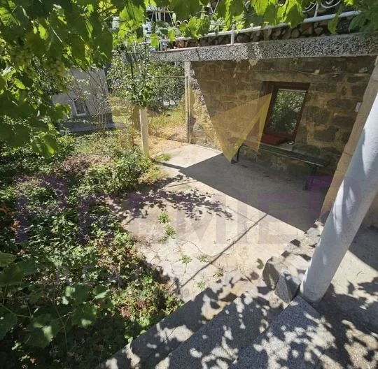 Spacious house in the village of Vladaya, city of Sofia. -  - snimka 10 - Imoti Premier