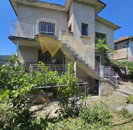 Spacious house in the village of Vladaya, city of Sofia. -  - snimka 2 - Imoti Premier