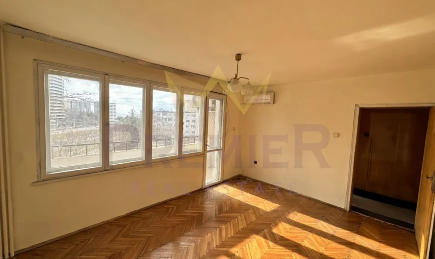 Spacious three-bedroom apartment in Chaika district -  - snimka 3 - Imoti Premier