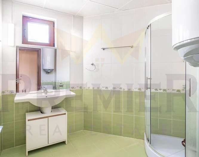 Spacious two-room apartment with covered parking space in St. St. Constantine and Helena resort -  - snimka 8 - Imoti Premier