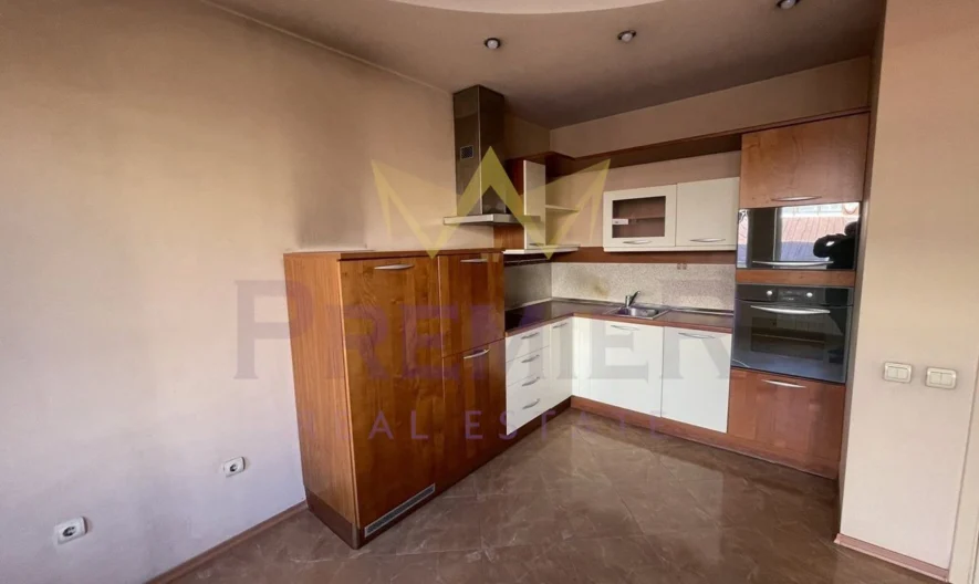 Standalone house with two garages and a yard in the center of Plovdiv -  - snimka 5 - Imoti Premier