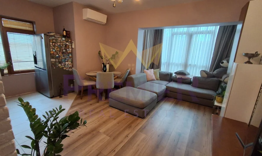 Стилен 3-стаен апартамент с паркомясто Траката -  - снимка 1 - Имоти Премиер