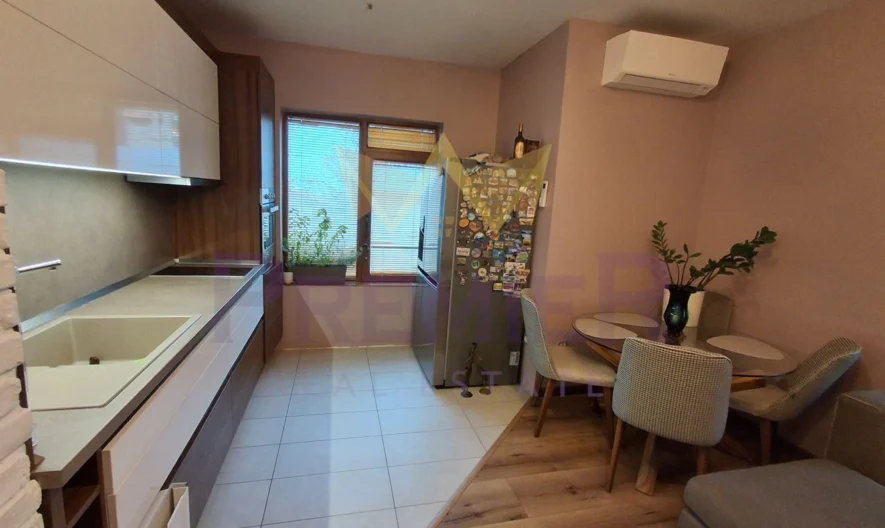 Стилен 3-стаен апартамент с паркомясто Траката -  - снимка 3 - Имоти Премиер