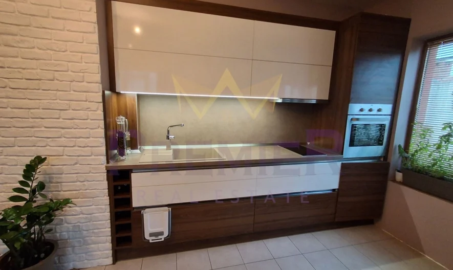 Стилен 3-стаен апартамент с паркомясто Траката -  - снимка 4 - Имоти Премиер