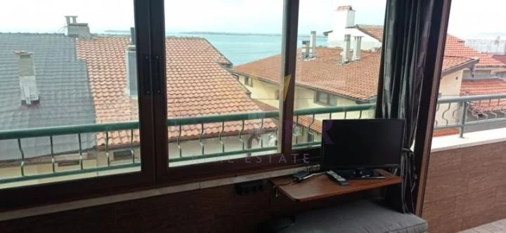 СТИЛЕН ОБЗАВЕДЕН АПАРТАМЕНТ 83 КВ.М. В СВ. ВЛАС -  - снимка 3 - Имоти Премиер