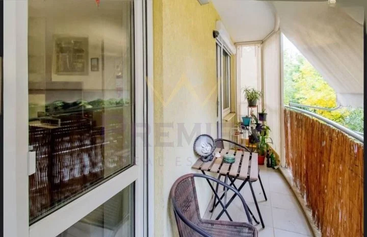 Стилен тристаен апартамент с отлична локация в кв. Бояна, -  - снимка 5 - Имоти Премиер