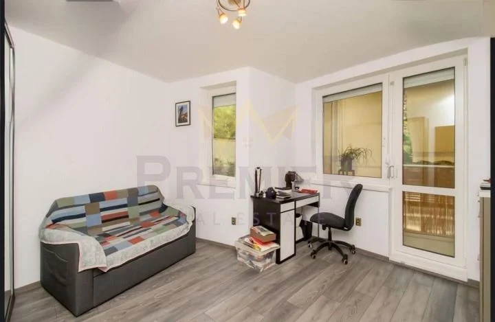 Стилен тристаен апартамент с отлична локация в кв. Бояна, -  - снимка 6 - Имоти Премиер