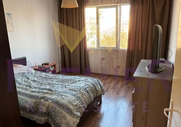 Стилен тристаен апартамент  в кв. Света Троица -  - снимка 2 - Имоти Премиер