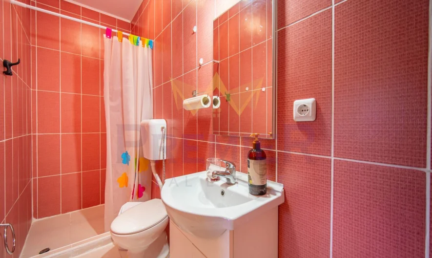 Стилна едноетажна къща (170 кв.м.) с голям двор (1280 кв.м.) на отлична локация в с. Долина (10 км. от гр. Добрич), обл. Добрич -  - снимка 19 - Имоти Премиер