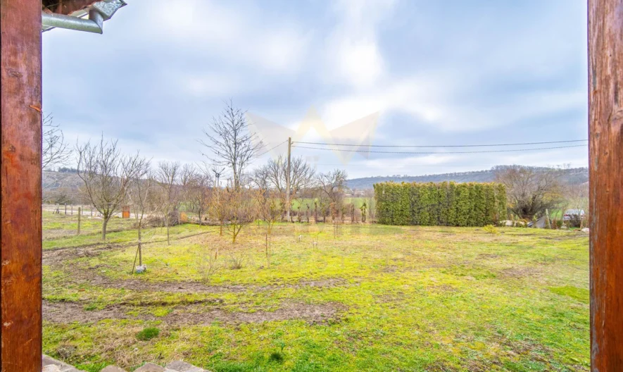 Стилна къща с голям двор на отлична локация в с. Долина (10 км. от гр. Добрич), обл. Добрич -  - снимка 21 - Имоти Премиер