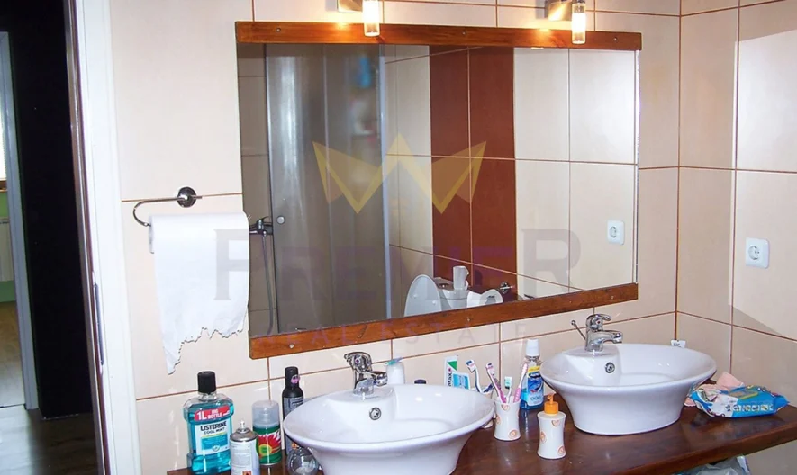 Стилна къща с голям двор на отлична локация в с. Долина (10 км. от гр. Добрич), обл. Добрич -  - снимка 6 - Имоти Премиер