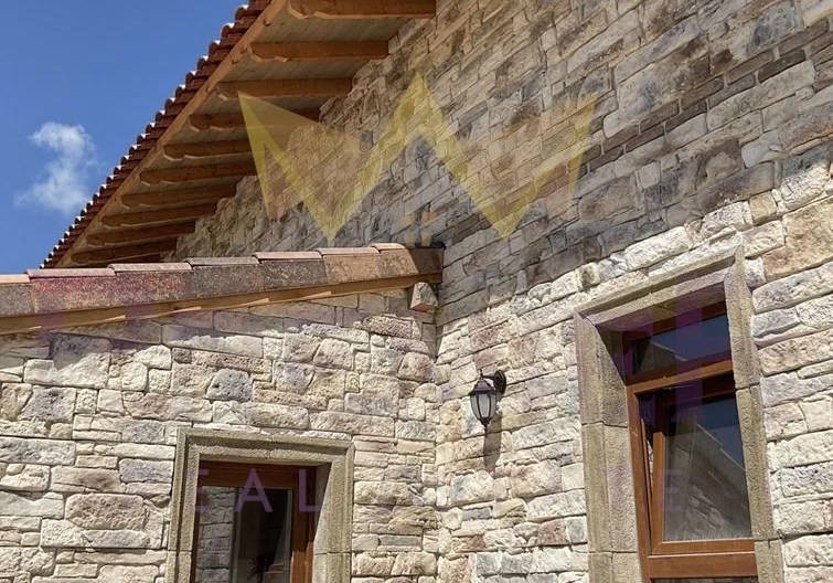 Стилна къща с просторен двор и изключителна локация в с. Приселци, обл. Варна -  - снимка 5 - Имоти Премиер