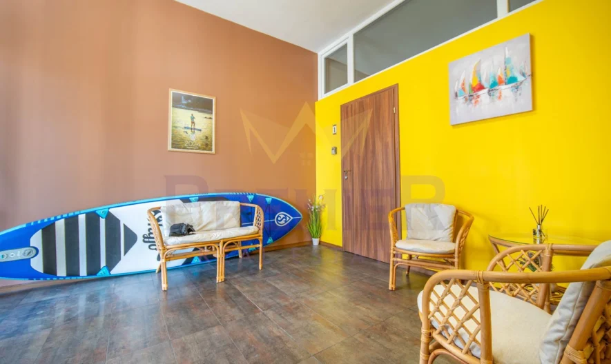 Стилно реновиран тристаен апартамент в град Балчик на метри от морето! -  - снимка 3 - Имоти Премиер