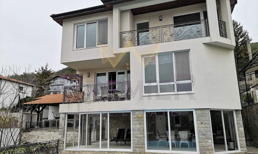 Страхотна къща гр. Балчик -  - снимка 2 - Имоти Премиер