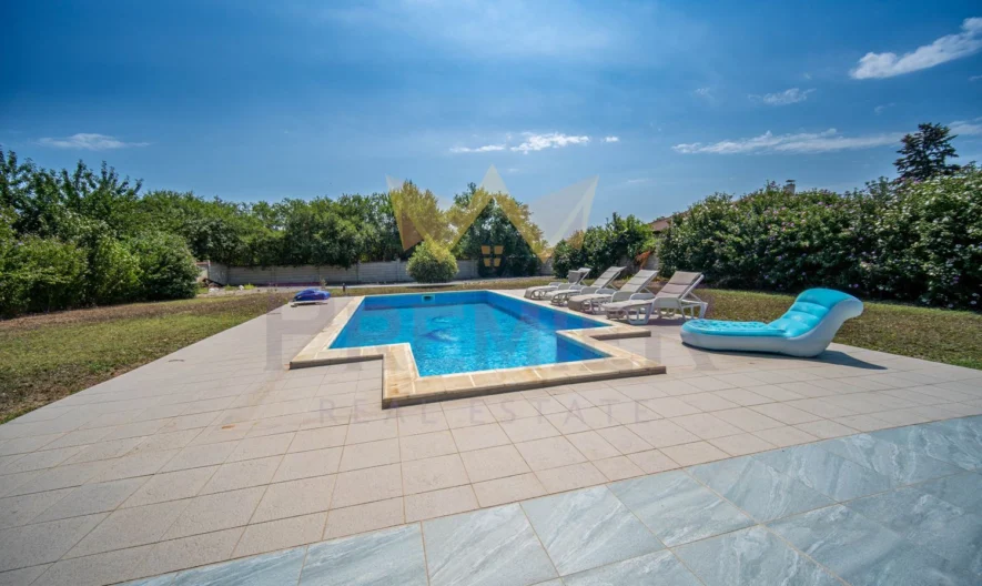 Страхотна къща с басейн село Соколово -  - снимка 17 - Имоти Премиер