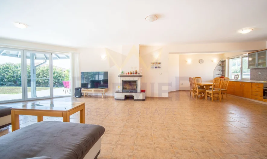 Страхотна къща с басейн село Соколово -  - снимка 5 - Имоти Премиер