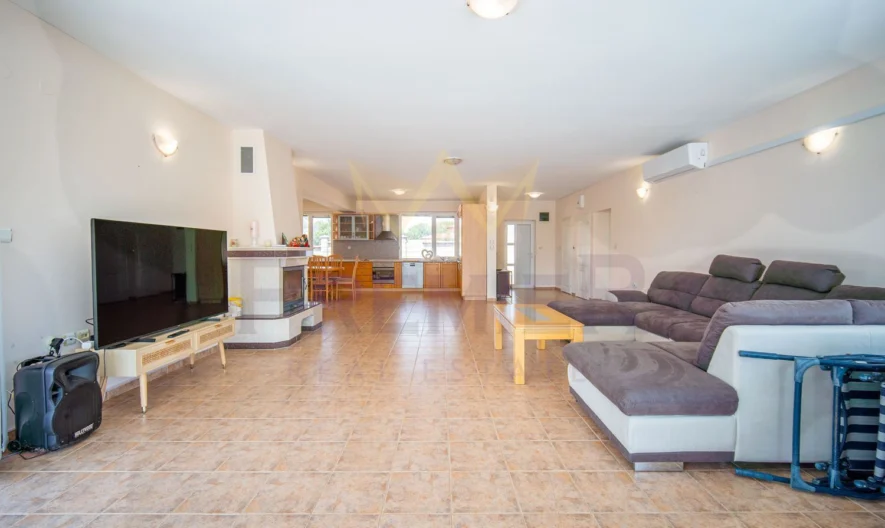 Страхотна къща с басейн село Соколово -  - снимка 6 - Имоти Премиер