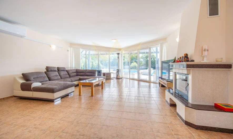 Страхотна къща с басейн село Соколово -  - снимка 8 - Имоти Премиер