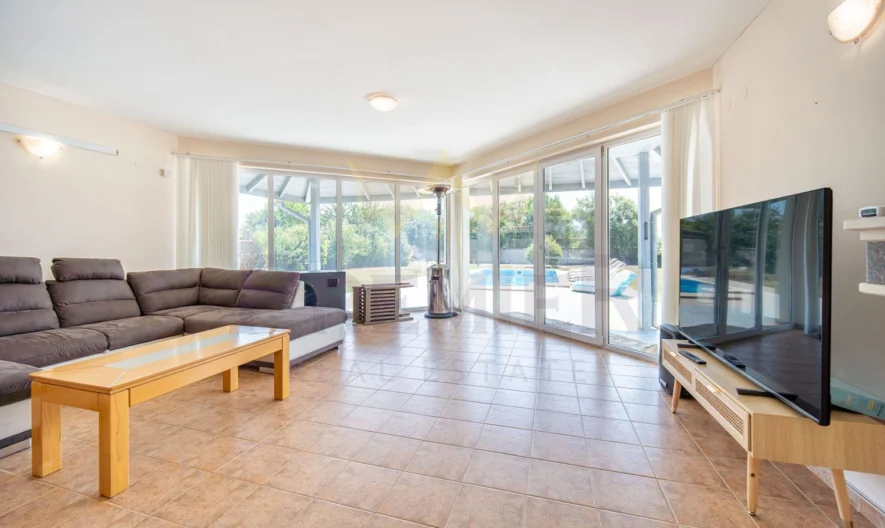 Страхотна къща с басейн село Соколово -  - снимка 9 - Имоти Премиер