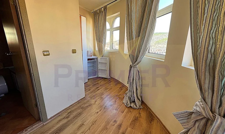 СТРАХОТНО СТУДИО НА ПЪРВА ЛИНИЯ К.К. ЕЛЕНИТЕ -  - снимка 15 - Имоти Премиер