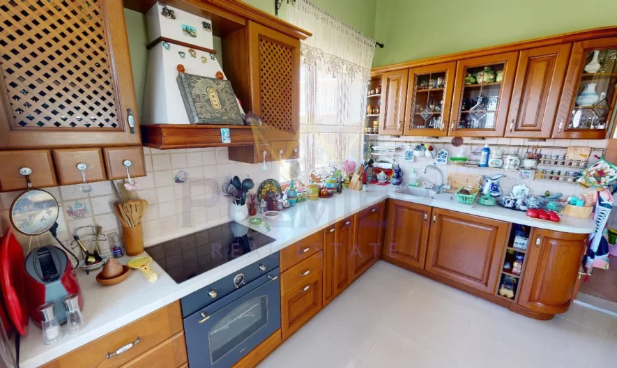 Tágas kétszintes ház medencével Kosharitsában -  - snimka 18 - Imoti Premier