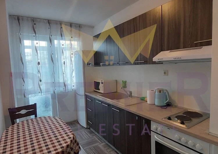 THREE-BEDROOM APARTMENT, IDEAL CENTER -  - snimka 1 - Imoti Premier