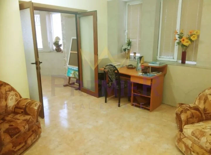 Three-bedroom apartment in the center of Burgas -  - snimka 3 - Imoti Premier