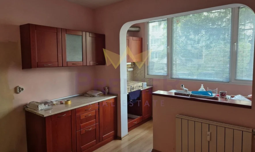 Three-Bedroom Apartment in Tolstoy District -  - snimka 1 - Imoti Premier