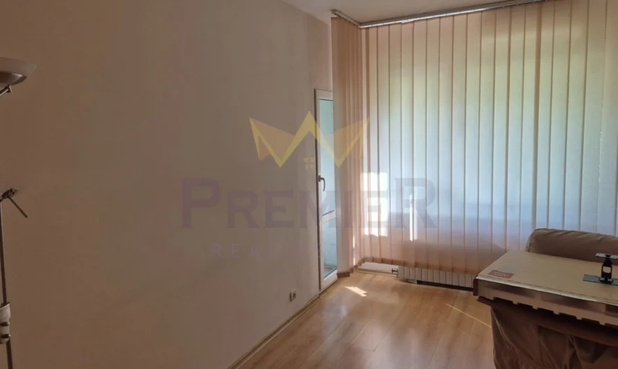 Three-Bedroom Apartment in Tolstoy District -  - snimka 4 - Imoti Premier