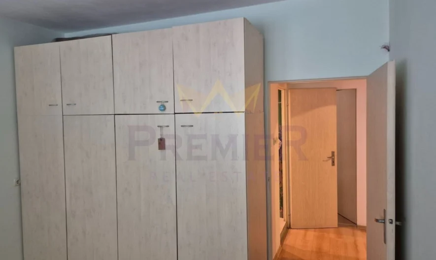 Three-Bedroom Apartment in Tolstoy District -  - snimka 8 - Imoti Premier