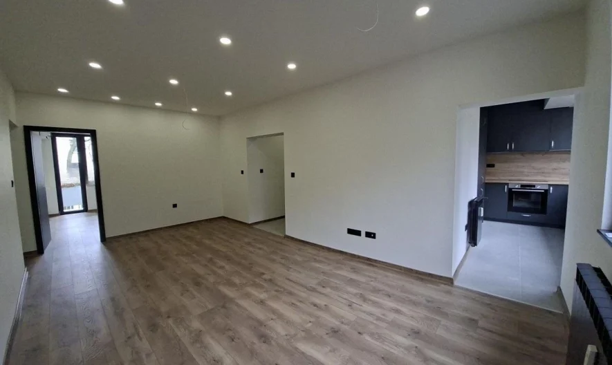 Three-Bedroom Apartment, Lozenets - - snimka 2 - Imoti Premier