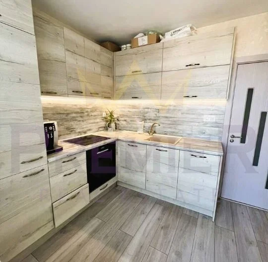 Three-room apartment in the Lazur neighborhood -  - snimka 7 - Imoti Premier