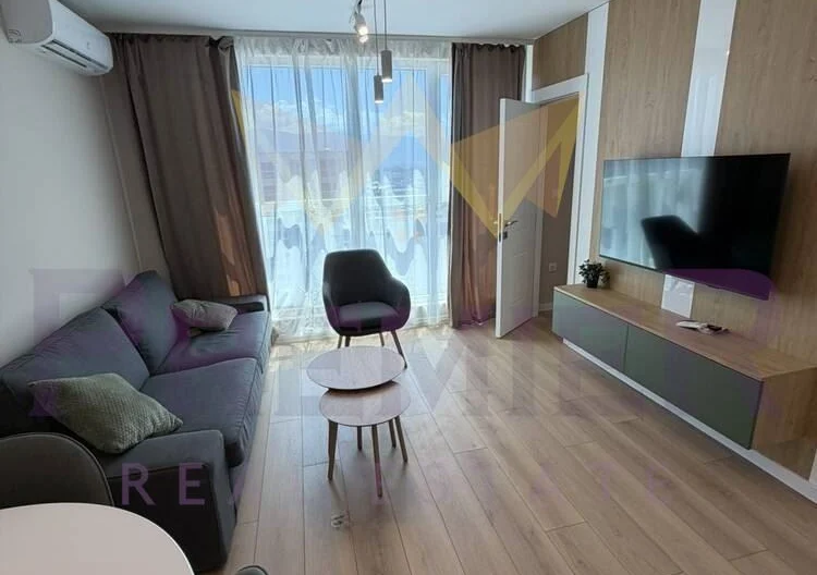 Three-room apartment with 2 parking spaces, Kyuchuk Parizh district -  - snimka 2 - Imoti Premier